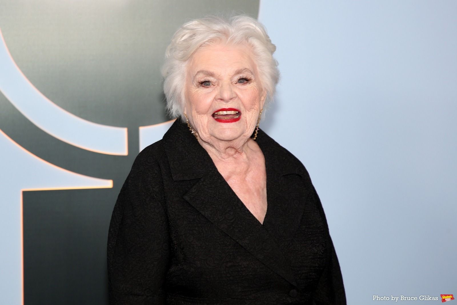 Photos: 2026 Tony Awards- Stars Walk the Red Carpet — photo 211 of 503