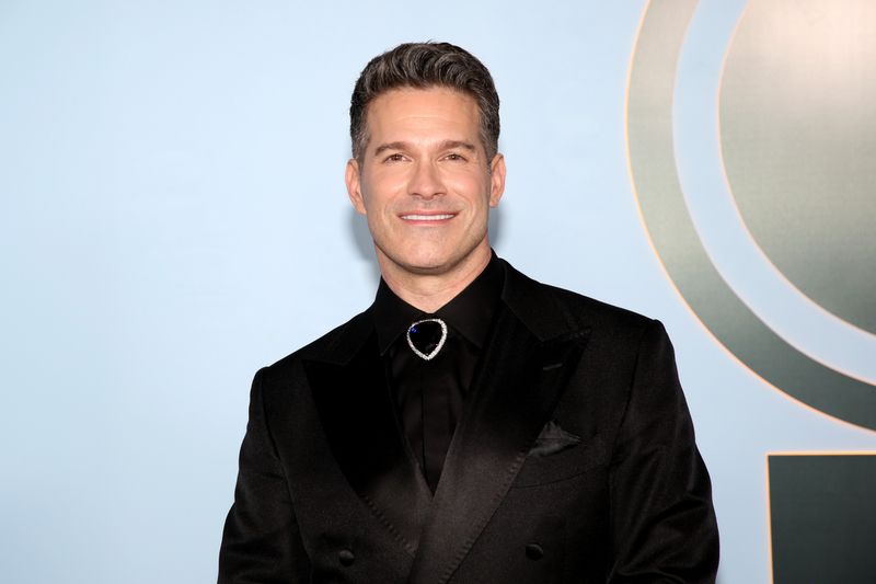 Photos: 2026 Tony Awards- Stars Walk the Red Carpet — photo 142 of 503