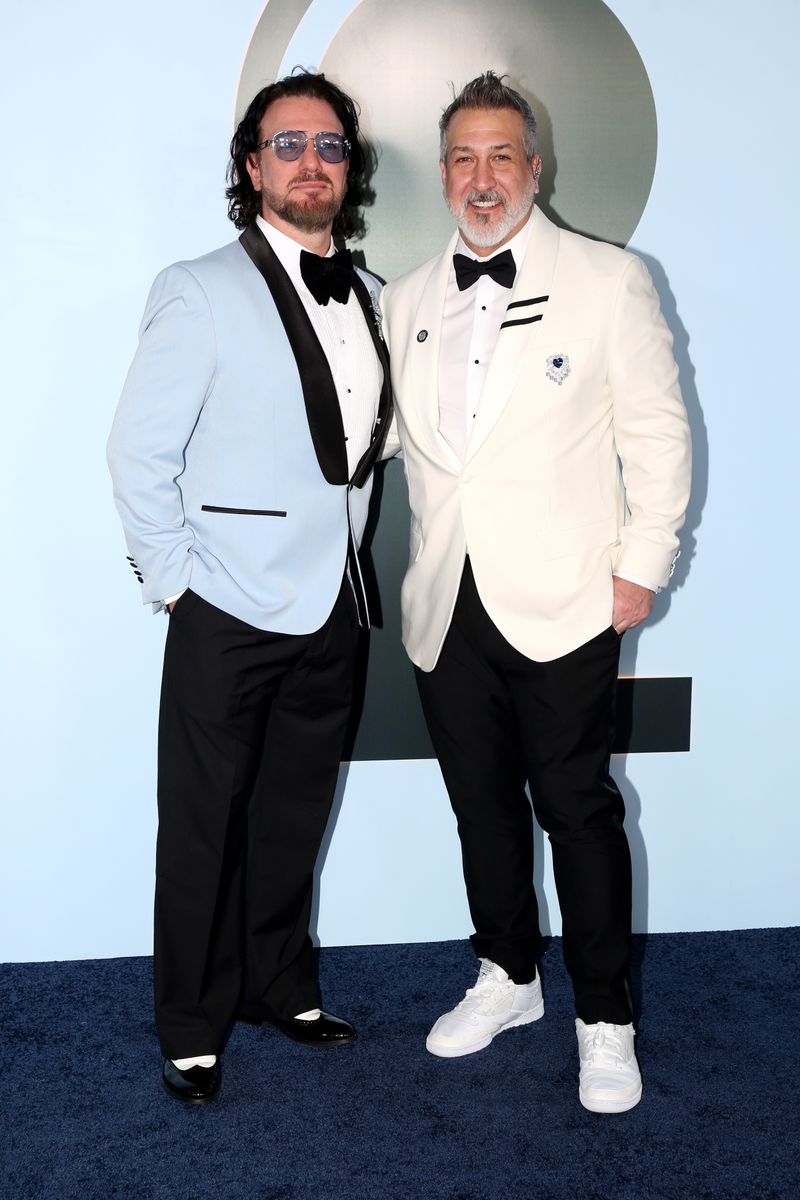 Photos: 2026 Tony Awards- Stars Walk the Red Carpet — photo 157 of 503
