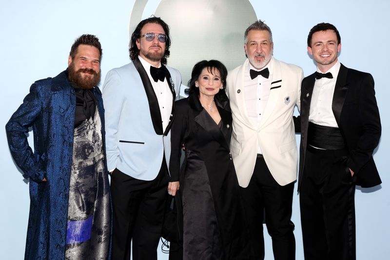 Photos: 2026 Tony Awards- Stars Walk the Red Carpet — photo 158 of 503