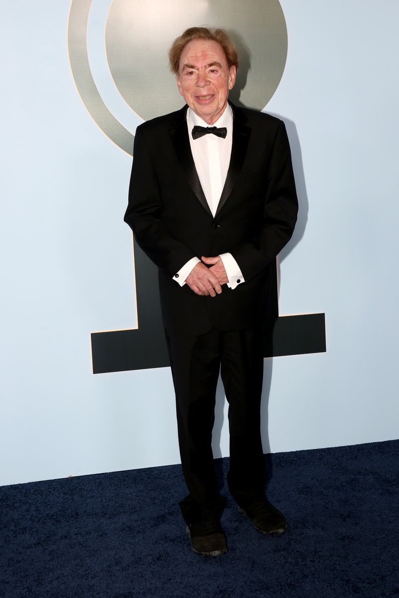 Photos: 2026 Tony Awards- Stars Walk the Red Carpet — photo 161 of 503
