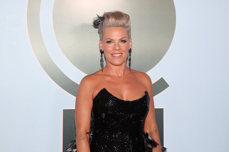 Photos: 2026 Tony Awards- Stars Walk the Red Carpet — photo 174 of 503