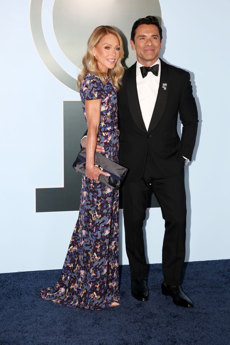 Photos: 2026 Tony Awards- Stars Walk the Red Carpet — photo 177 of 503