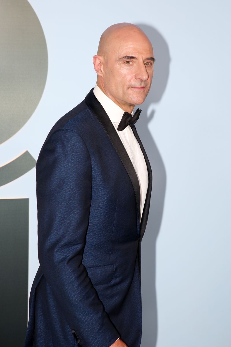 Photos: 2026 Tony Awards- Stars Walk the Red Carpet — photo 185 of 503