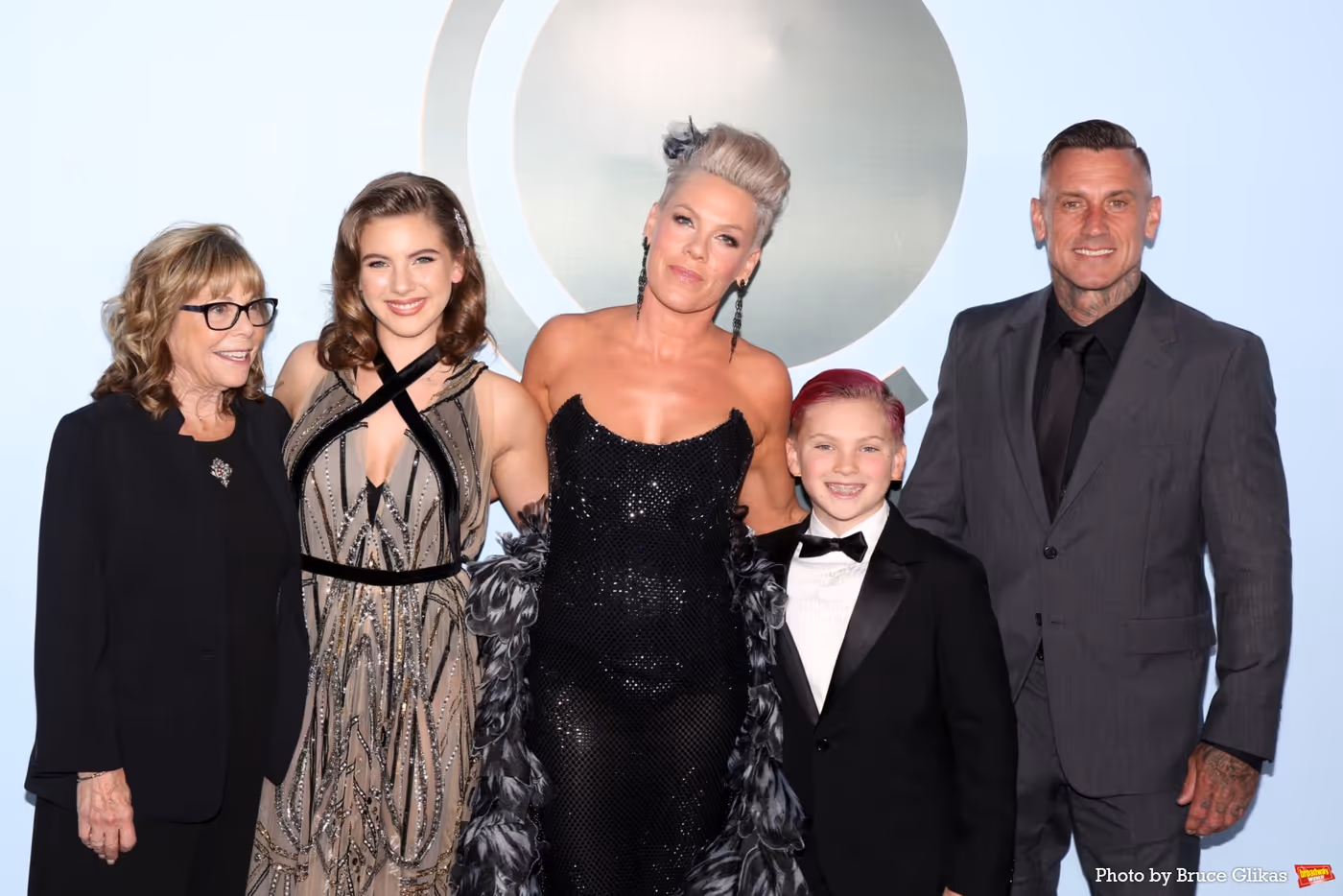 Photos: 2026 Tony Awards- Stars Walk the Red Carpet Image