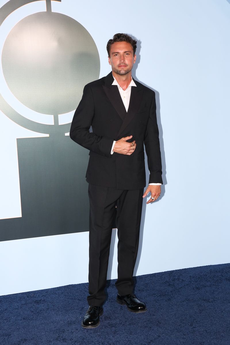 Photos: 2026 Tony Awards- Stars Walk the Red Carpet — photo 127 of 503