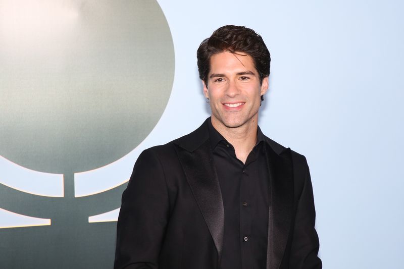 Photos: 2026 Tony Awards- Stars Walk the Red Carpet — photo 120 of 503