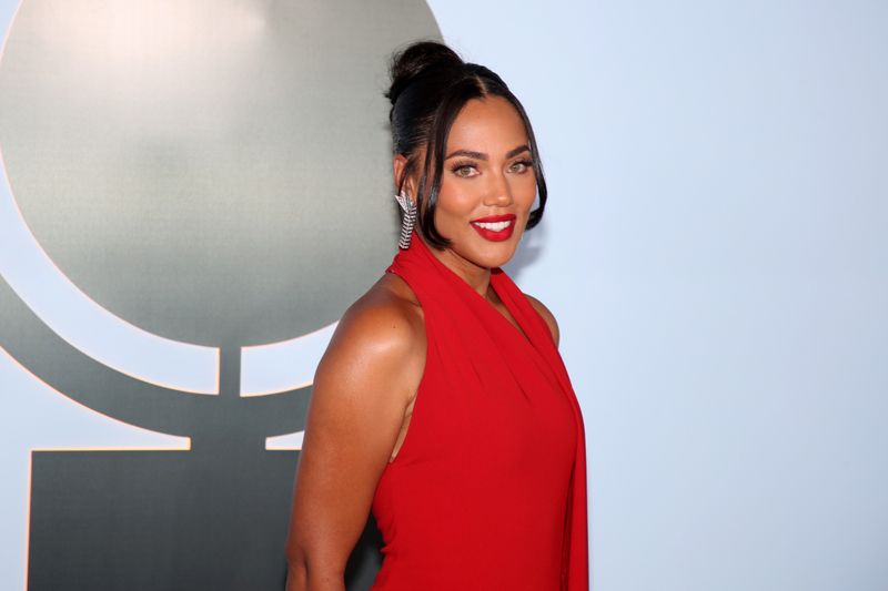 Photos: 2026 Tony Awards- Stars Walk the Red Carpet — photo 61 of 503