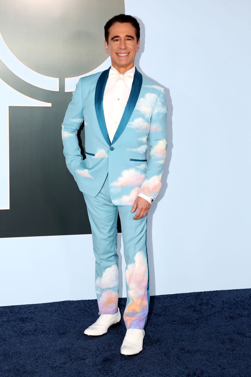 Photos: 2026 Tony Awards- Stars Walk the Red Carpet — photo 70 of 503