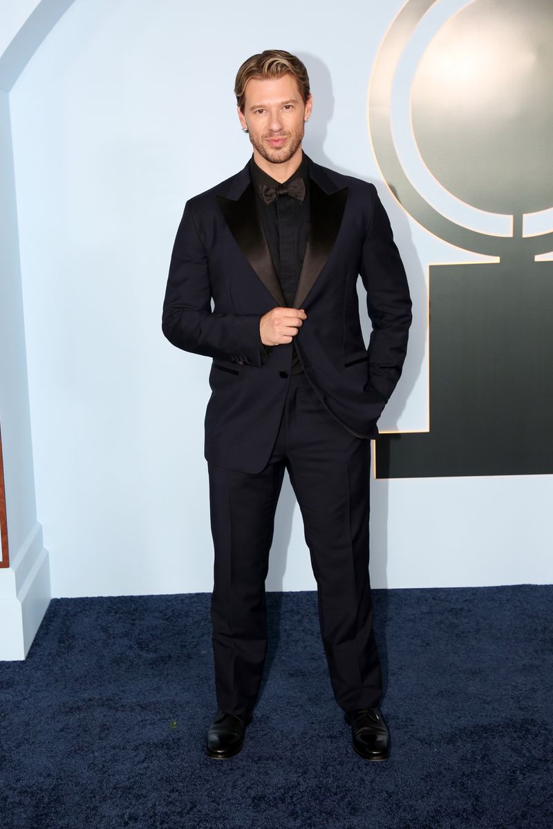 Photos: 2026 Tony Awards- Stars Walk the Red Carpet — photo 98 of 503