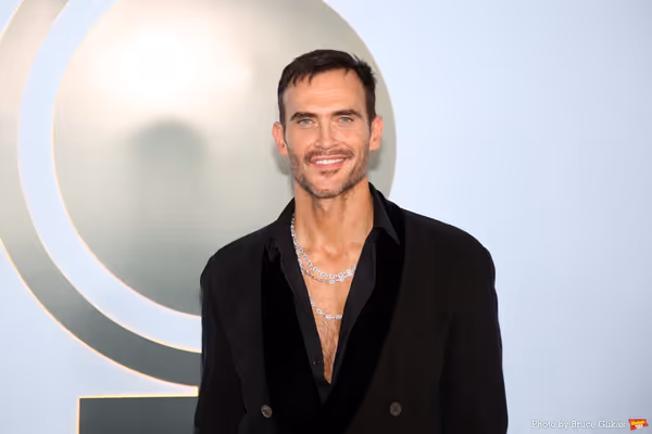 Cheyenne Jackson Photo