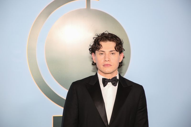Photos: 2026 Tony Awards- Stars Walk the Red Carpet — photo 28 of 503