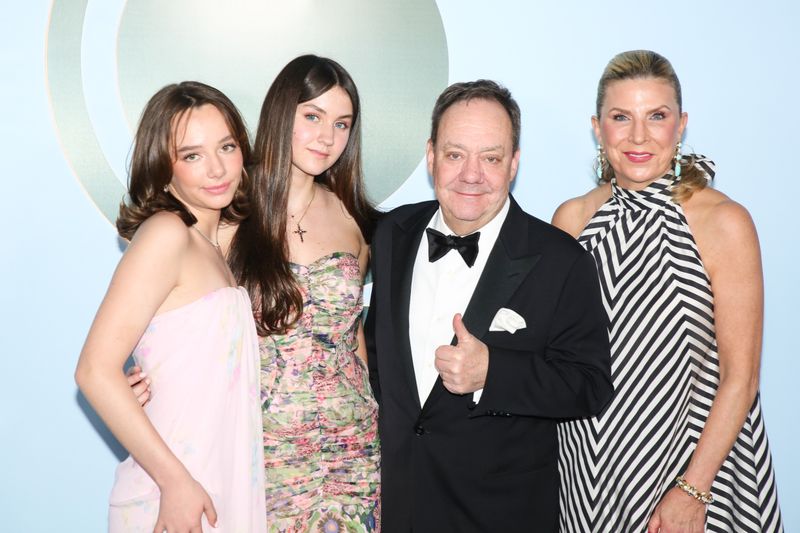 Photos: 2026 Tony Awards- Stars Walk the Red Carpet — photo 18 of 503
