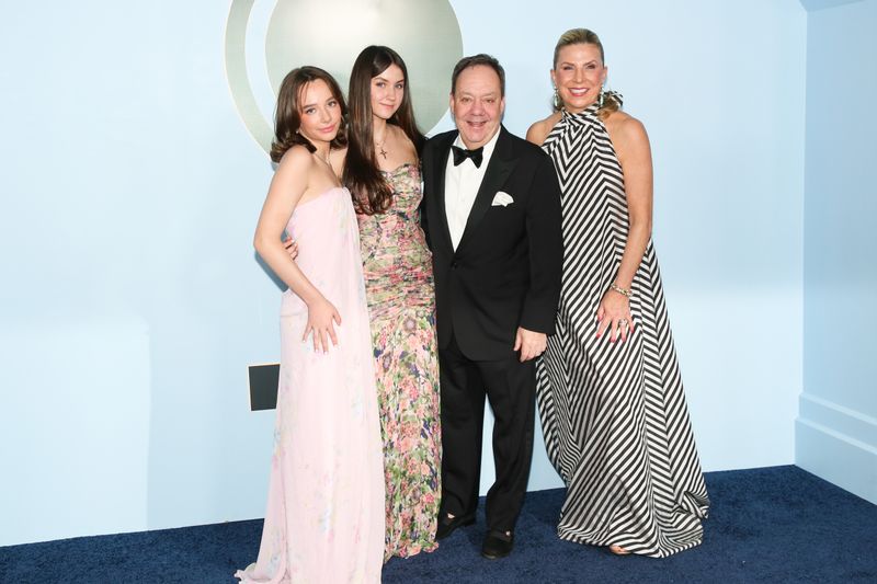 Photos: 2026 Tony Awards- Stars Walk the Red Carpet — photo 17 of 503