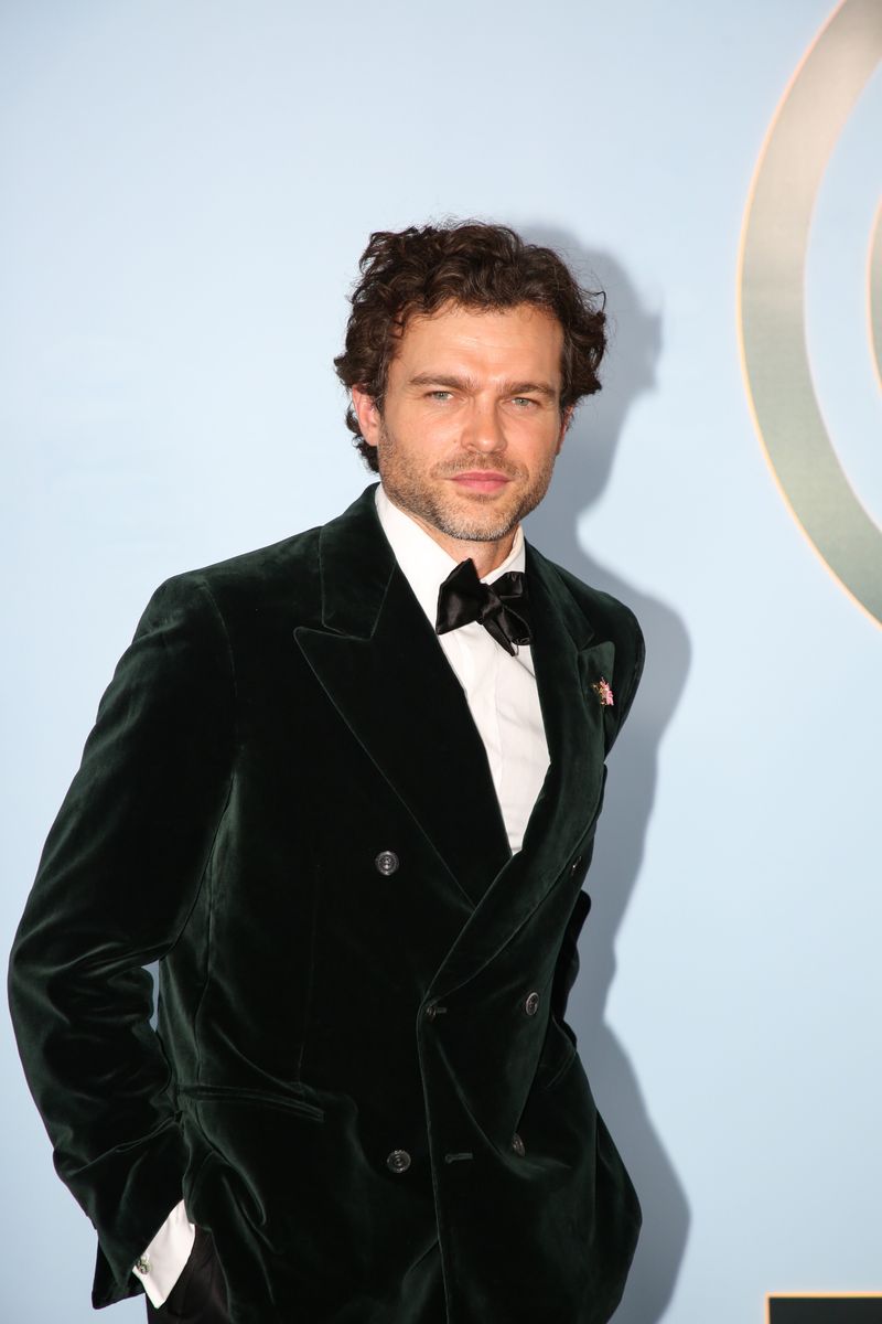 Photos: 2026 Tony Awards- Stars Walk the Red Carpet — photo 6 of 503