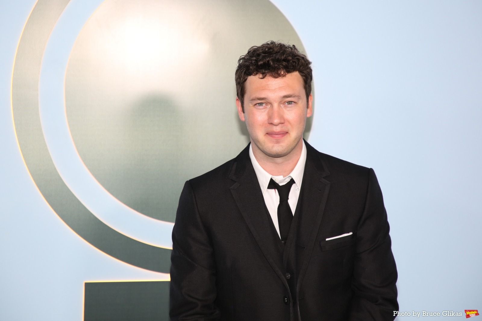 Photos: 2026 Tony Awards- Stars Walk the Red Carpet — photo 37 of 503