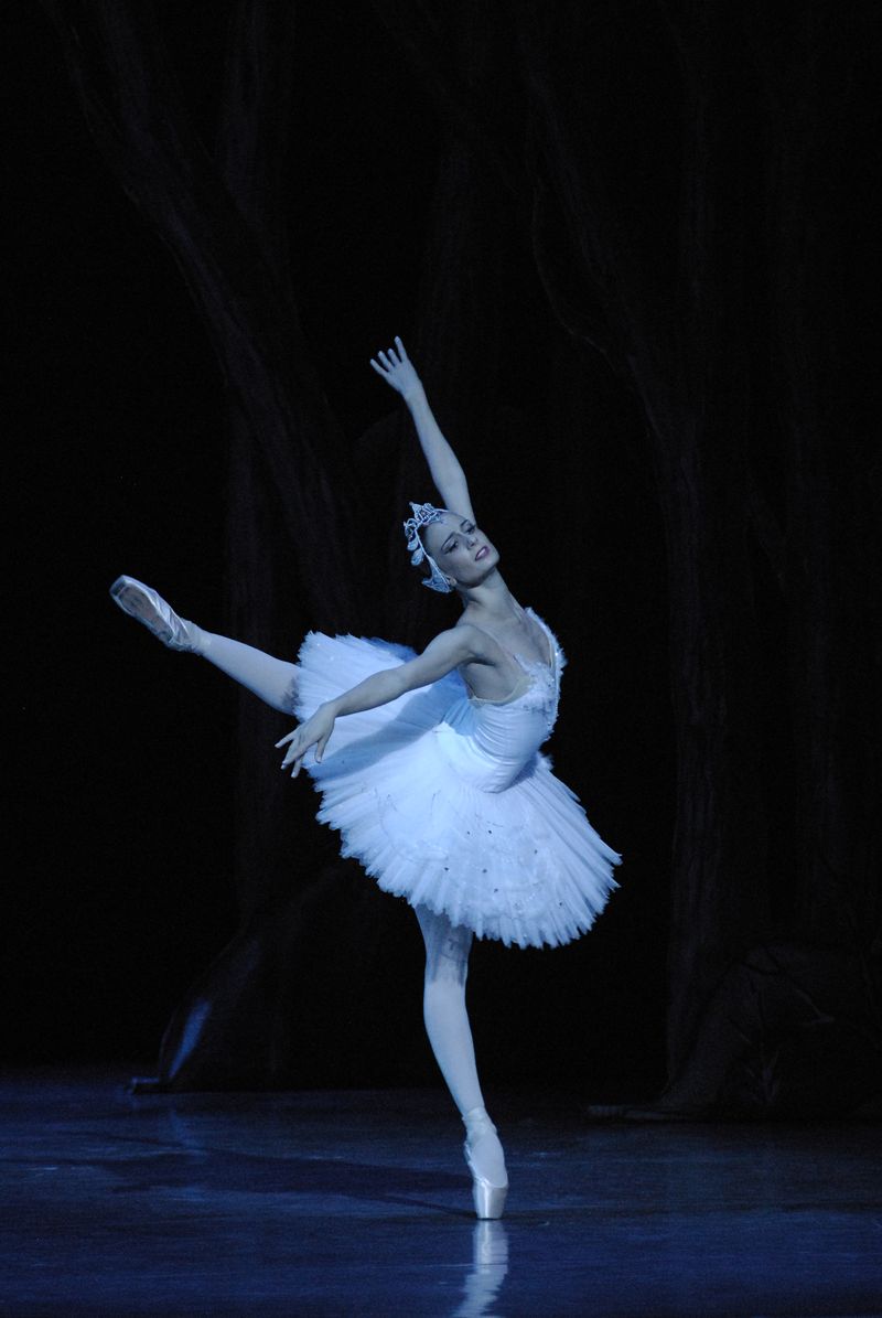Photos: State Ballet of Georgia Performs SWAN LAKE Ahead of London Coliseum Return — photo 10 of 25