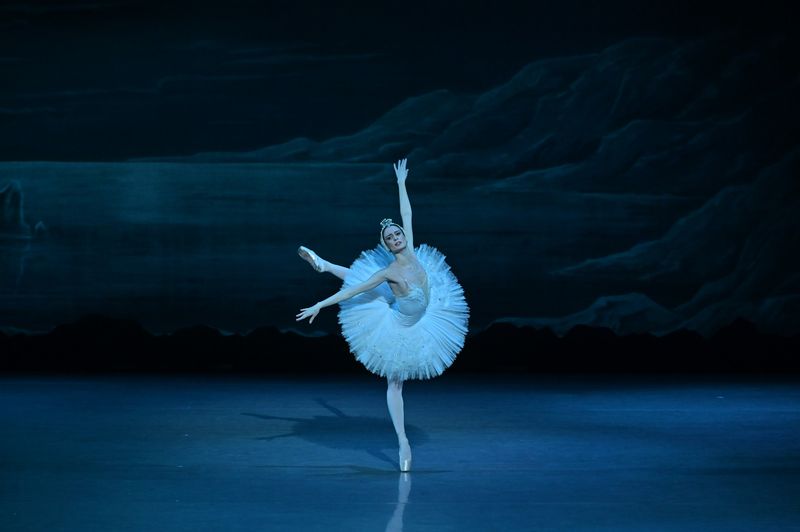 Photos: State Ballet of Georgia Performs SWAN LAKE Ahead of London Coliseum Return — photo 3 of 25