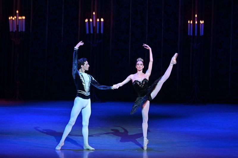 Photos: State Ballet of Georgia Performs SWAN LAKE Ahead of London Coliseum Return — photo 2 of 25