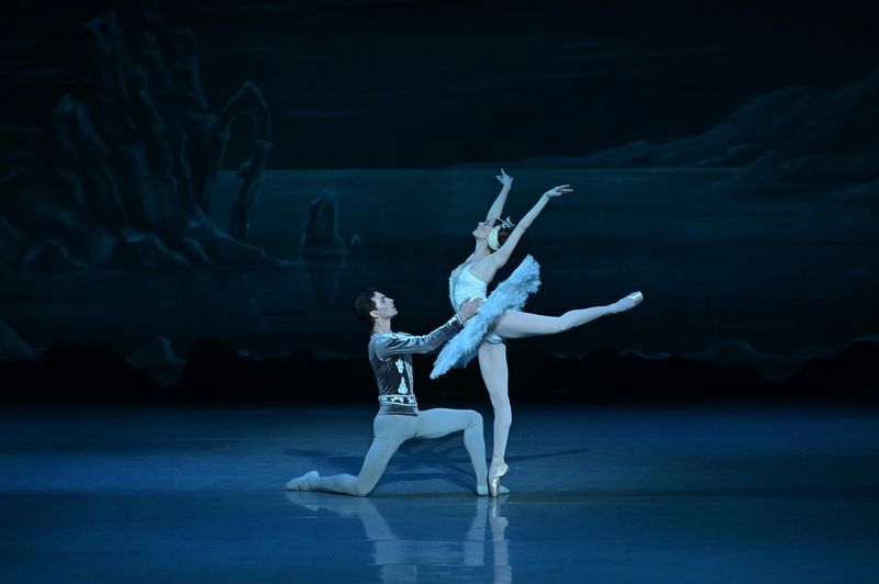 Photos: State Ballet of Georgia Performs SWAN LAKE Ahead of London Coliseum Return — photo 1 of 25