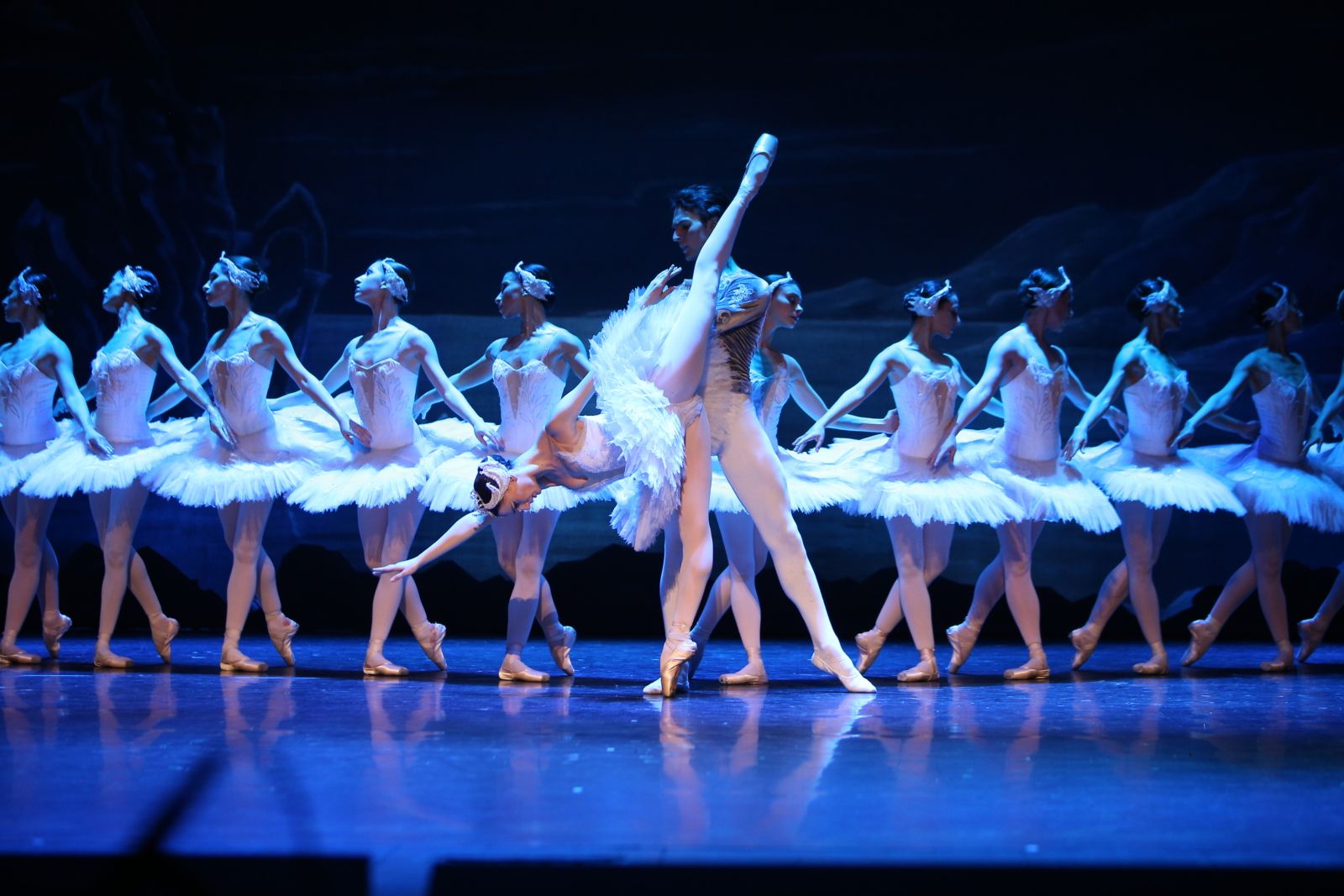 Photos: State Ballet of Georgia Performs SWAN LAKE Ahead of London Coliseum Return — photo 15 of 25