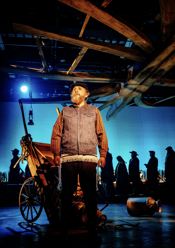 Photos: FIDDLER ON THE ROOF At The Encore Theatre — photo 26 of 34