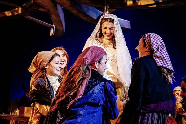 Photos: FIDDLER ON THE ROOF At The Encore Theatre — photo 33 of 34