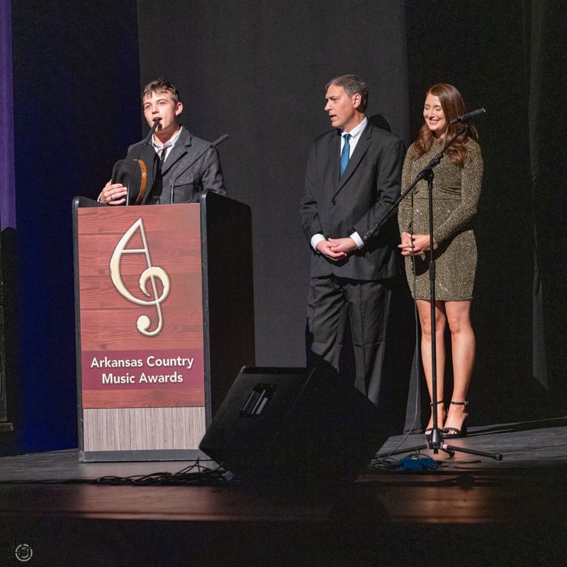 GARTH BROOKS makes special appearance during the ACMAs at Reynolds in Conway Image