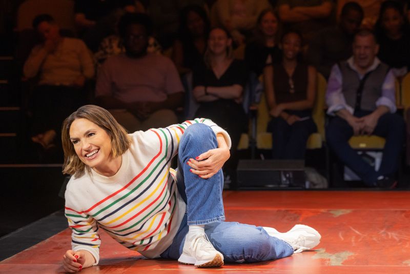 Photos: Mariska Hargitay on Broadway in Every Brilliant Thing — photo 5 of 14