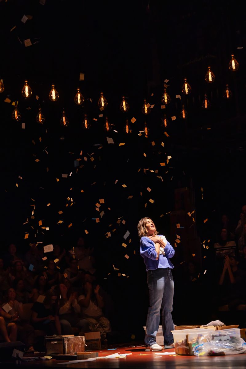 Photos: Mariska Hargitay on Broadway in Every Brilliant Thing — photo 1 of 14