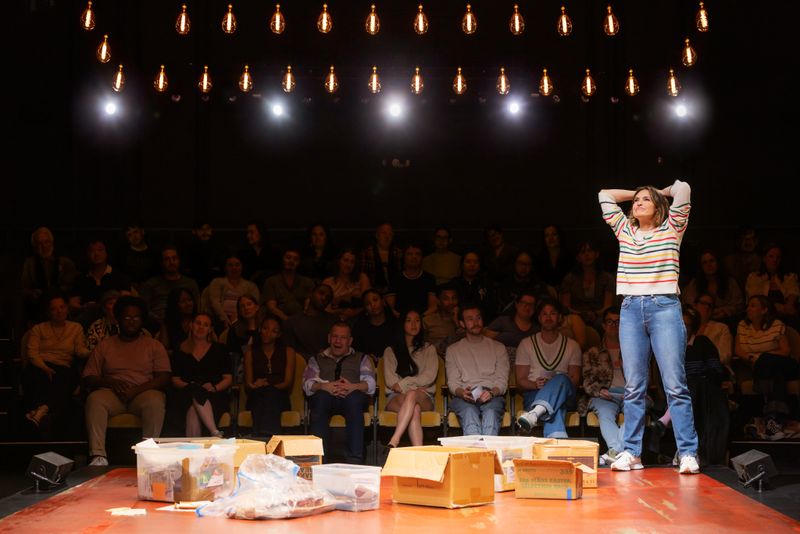 Photos: Mariska Hargitay on Broadway in Every Brilliant Thing — photo 13 of 14