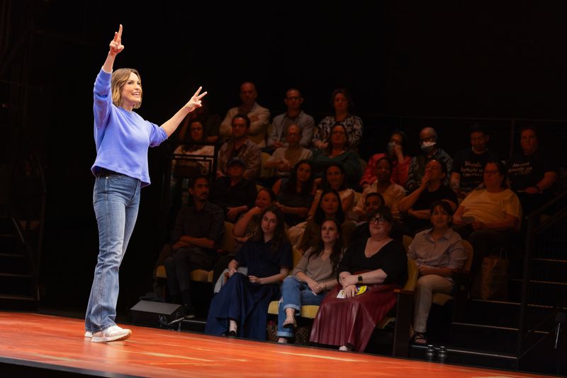 Photos: Mariska Hargitay on Broadway in Every Brilliant Thing — photo 9 of 14