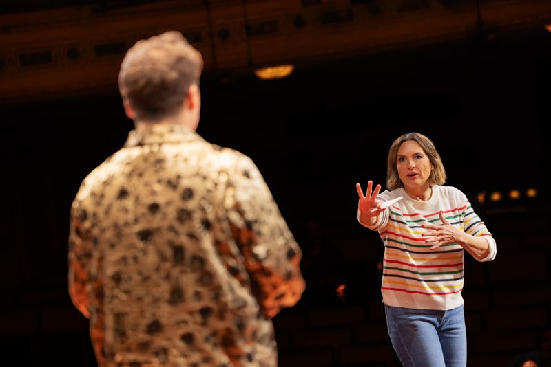 Photos: Mariska Hargitay on Broadway in Every Brilliant Thing — photo 8 of 14