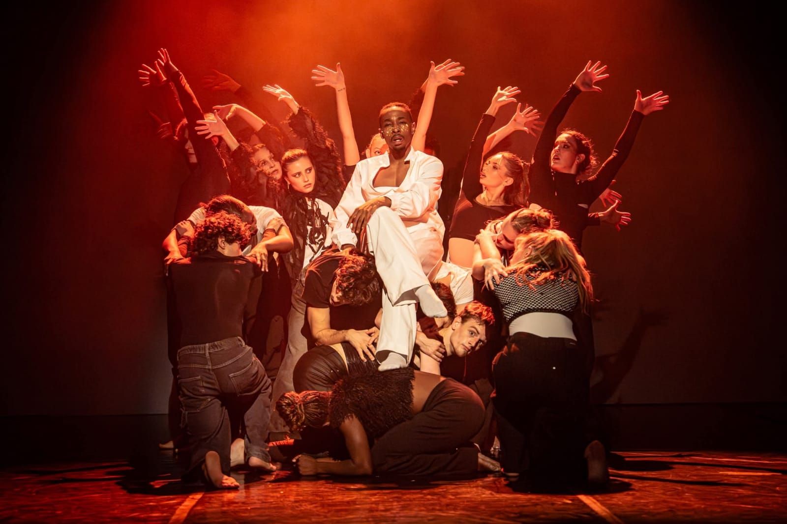 Review: KILLER QUEEN at Theatre On The Bay Image