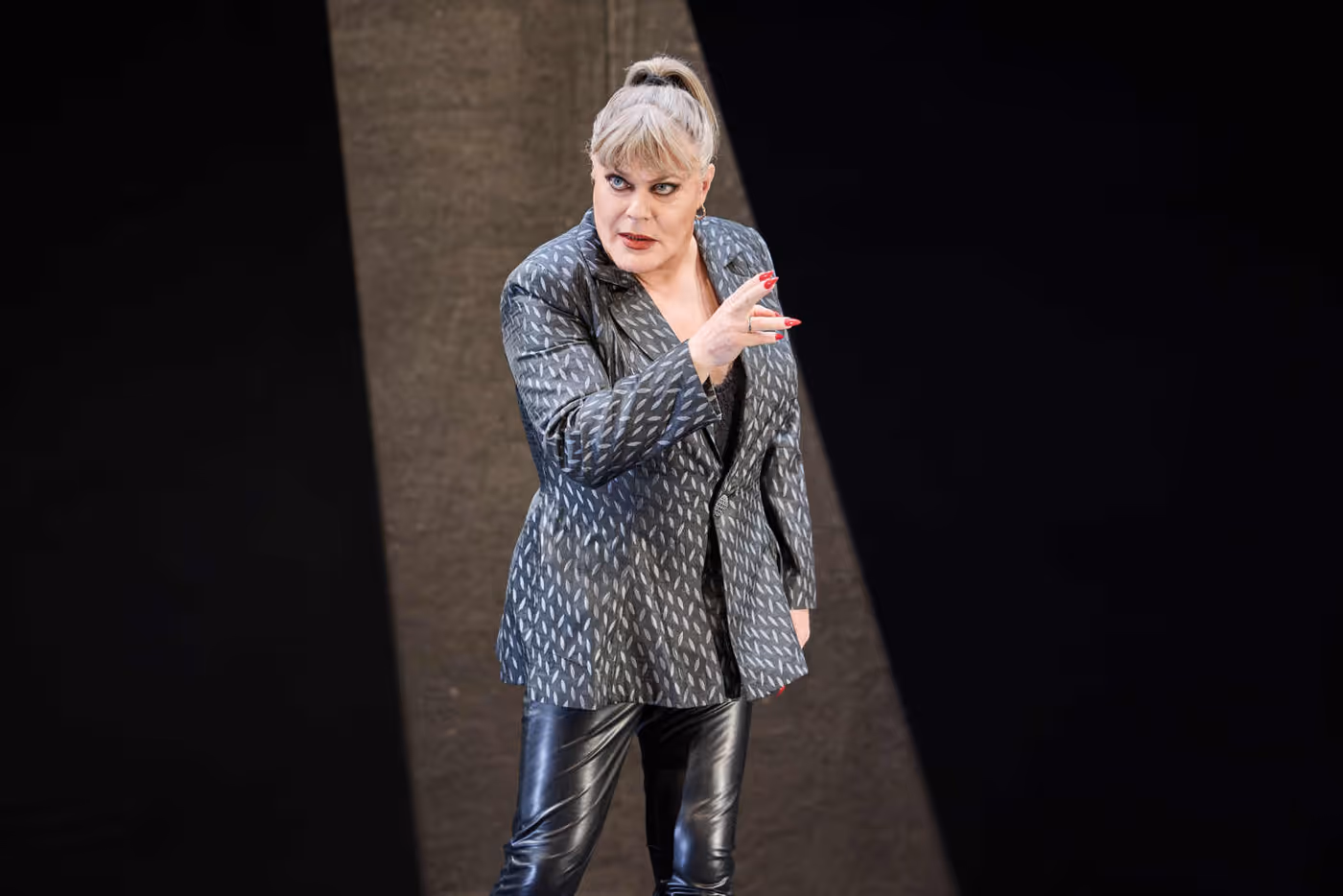 Photos: Eddie Izzard in THE TRAGEDY OF HAMLET at Sydney Opera House Image