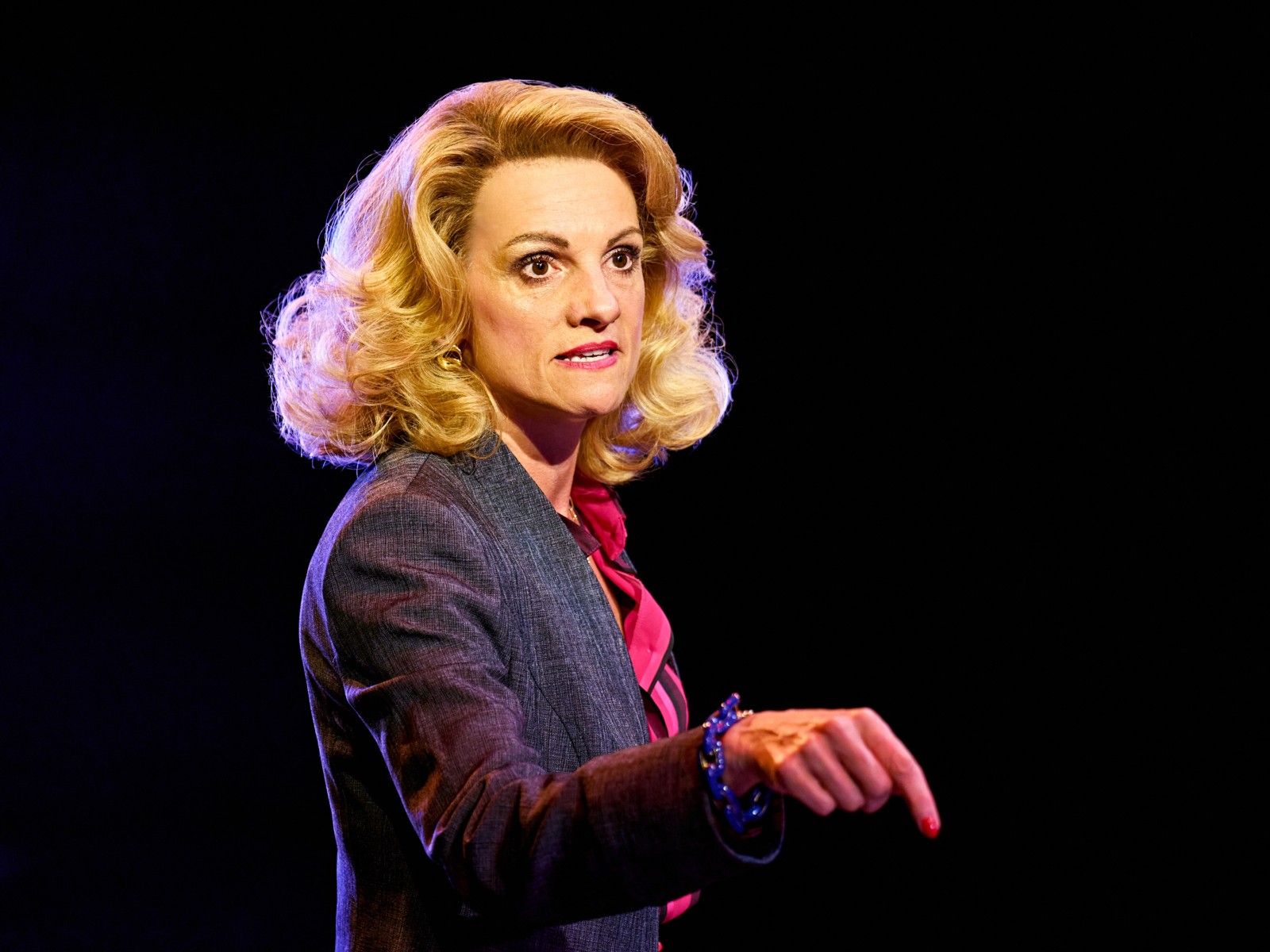 Photos: All-Female GLENGARRY GLEN ROSS at The Old Vic — photo 1 of 18