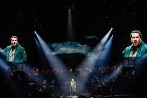 Killian Donnelly @ BroadwayWorld Killian Donnelly Photo