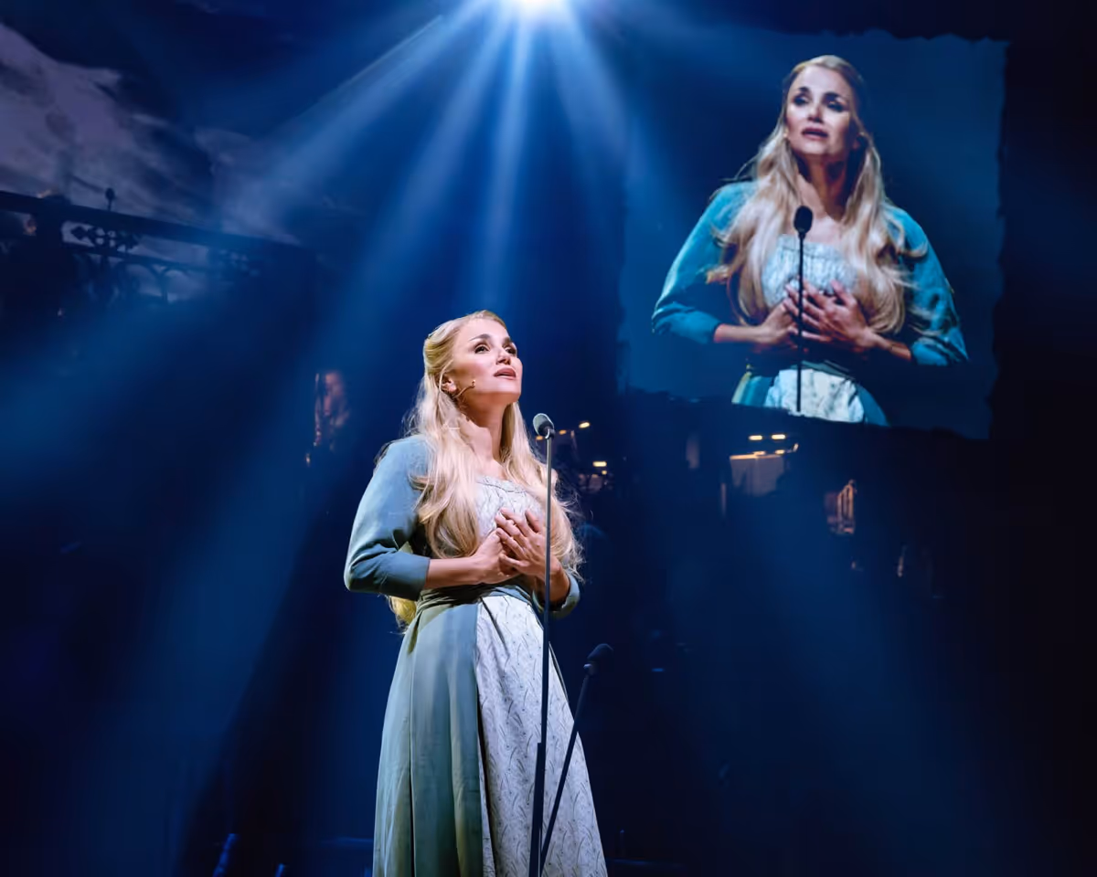 Samantha Barks at Photos: Killian Donnelly, Samantha Barks, and More in LES MISÉRABLES: THE ARENA CONCERT SPECTACULAR