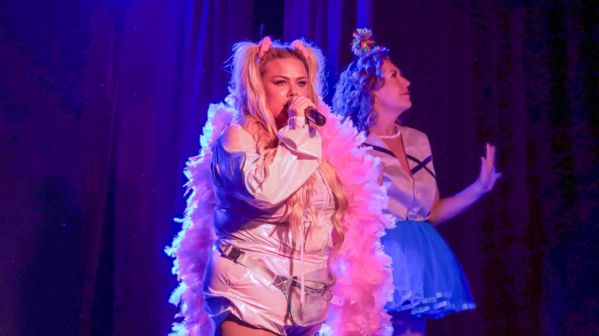 Photos: Marguerite Moreau Visits WET HOT A MUSICAL SUMMER — photo 67 of 67