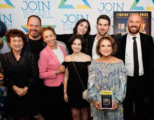 Neva Small, Loren Lester, Kelly Lester, Romy Fay, Jenny Anne Hochberg, Tovah Feldshuh Photo