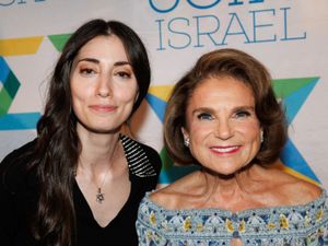 Jenny Anne Hochberg and Tovah Feldshuh @ BroadwayWorld Jenny Anne Hochberg and Tovah Feldshuh Photo