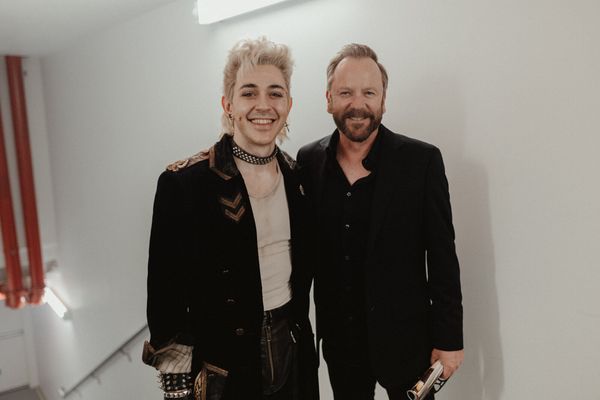 Kiefer Sutherland Visits The Lost Boys on Broadway Photo