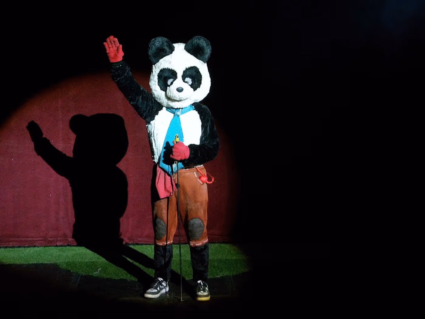 CRÍTICA: ODIO QUE LOS ABRAZOS NO DUREN MÁS DE CUATRO HORAS at Teatro Del Bosque Julio Castillo Image