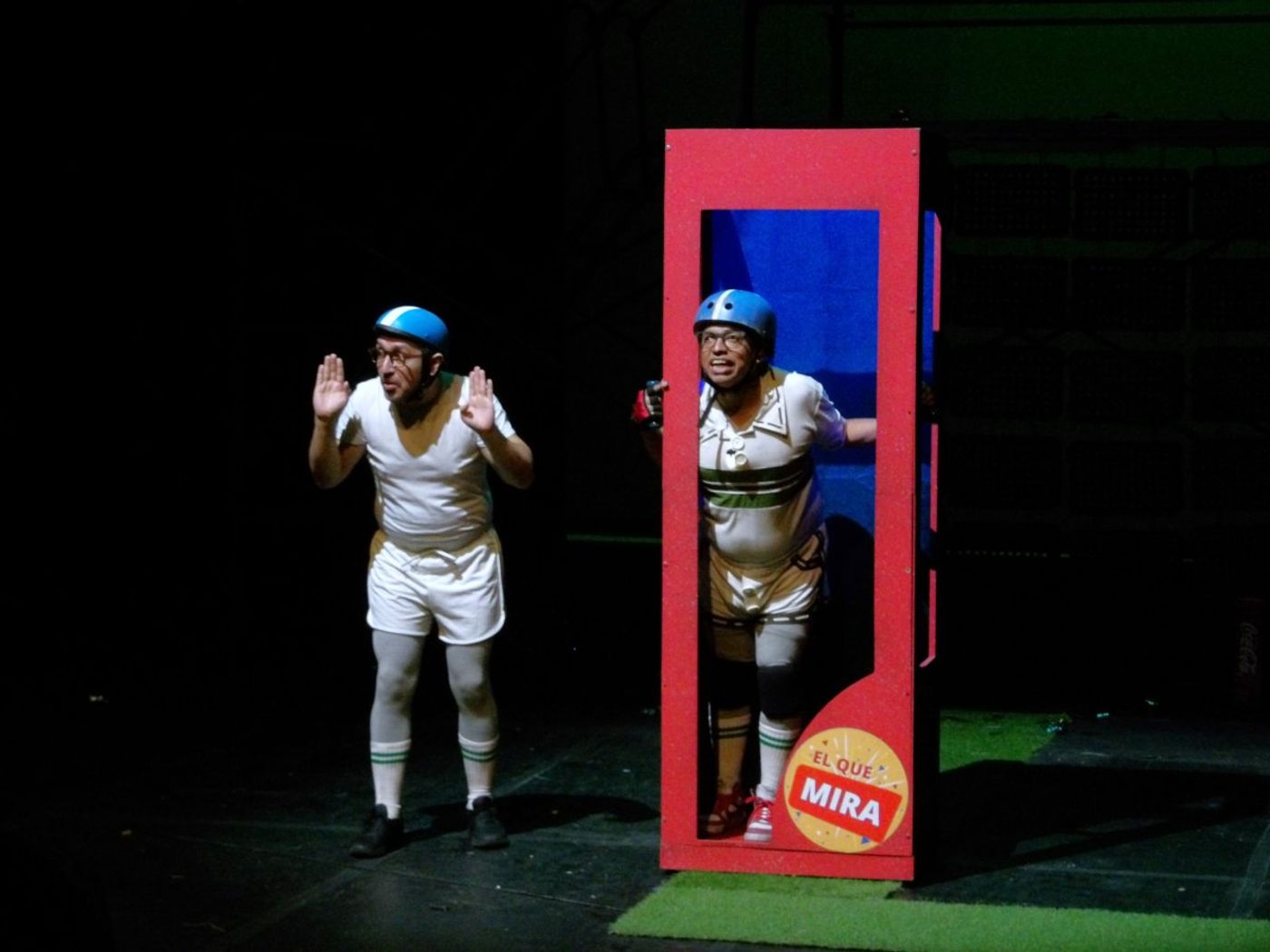 CRÍTICA: ODIO QUE LOS ABRAZOS NO DUREN MÁS DE CUATRO HORAS at Teatro Del Bosque Julio Castillo Image
