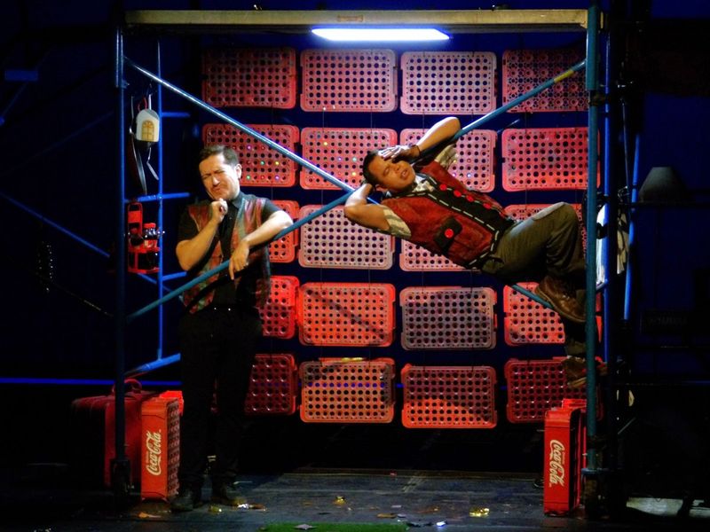 CRÍTICA: ODIO QUE LOS ABRAZOS NO DUREN MÁS DE CUATRO HORAS at Teatro Del Bosque Julio Castillo Image