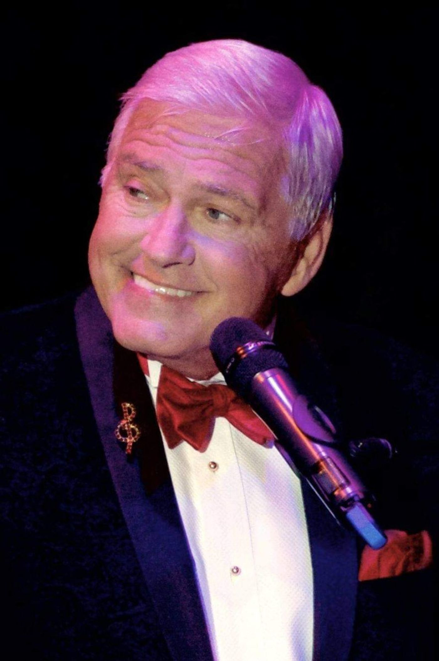 Review: Singer-Pianist Chris Barrett Receives a Warm Welcome at Pangea Image