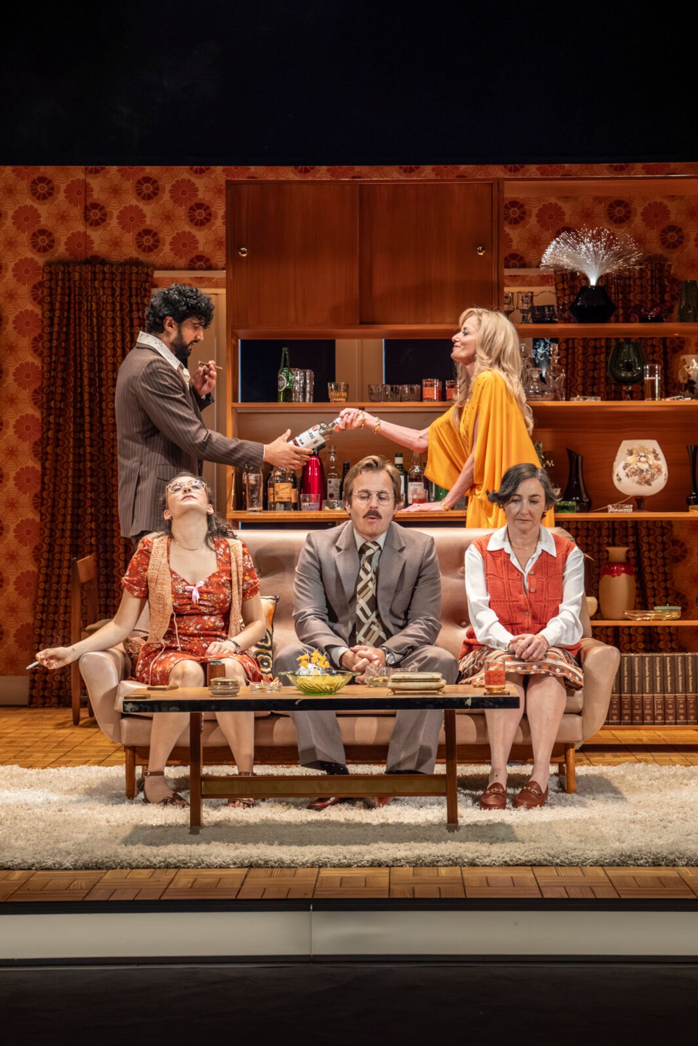 Photos: First Look At ABIGAIL'S PARTY At Theatre Royal Bath Image
