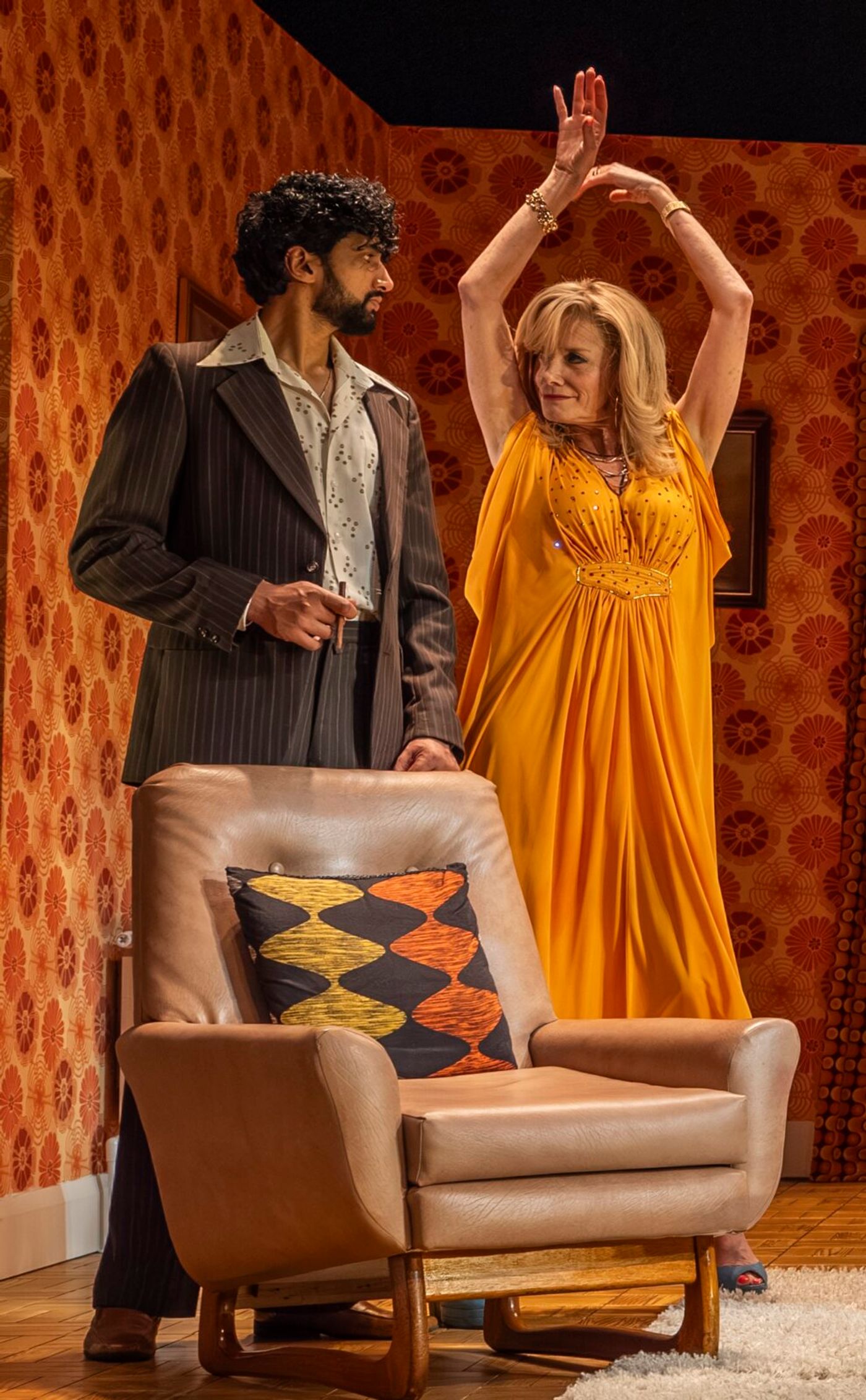 Photos: First Look At ABIGAIL'S PARTY At Theatre Royal Bath Image