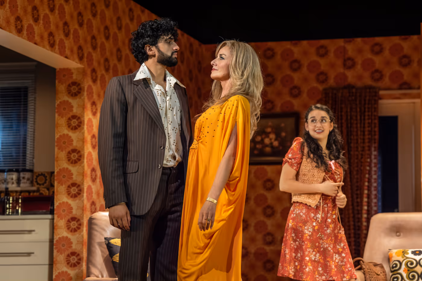 Photos: First Look At ABIGAIL'S PARTY At Theatre Royal Bath Image
