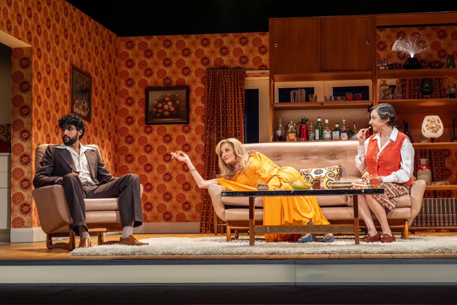 Photos: First Look At ABIGAIL'S PARTY At Theatre Royal Bath — photo 1 of 9